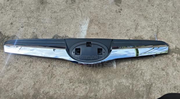 Front Grill/Grill Moulding/Upper Grill Subaru Forester Sj5/SJG/ Sk