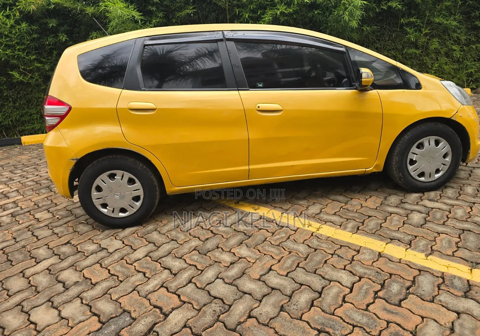 Honda Fit 2010 Yellow