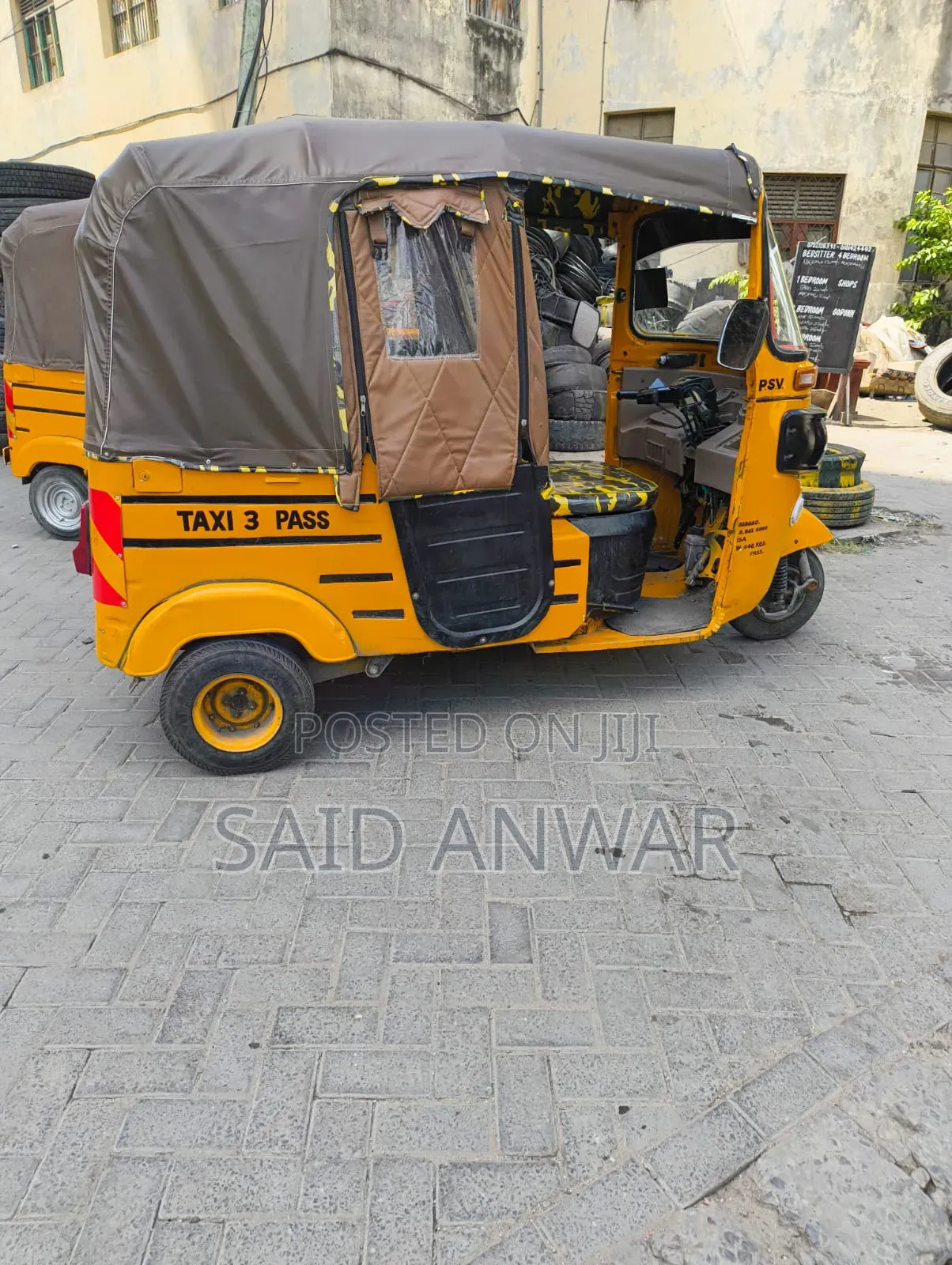 Bajaj RE 2019 Yellow