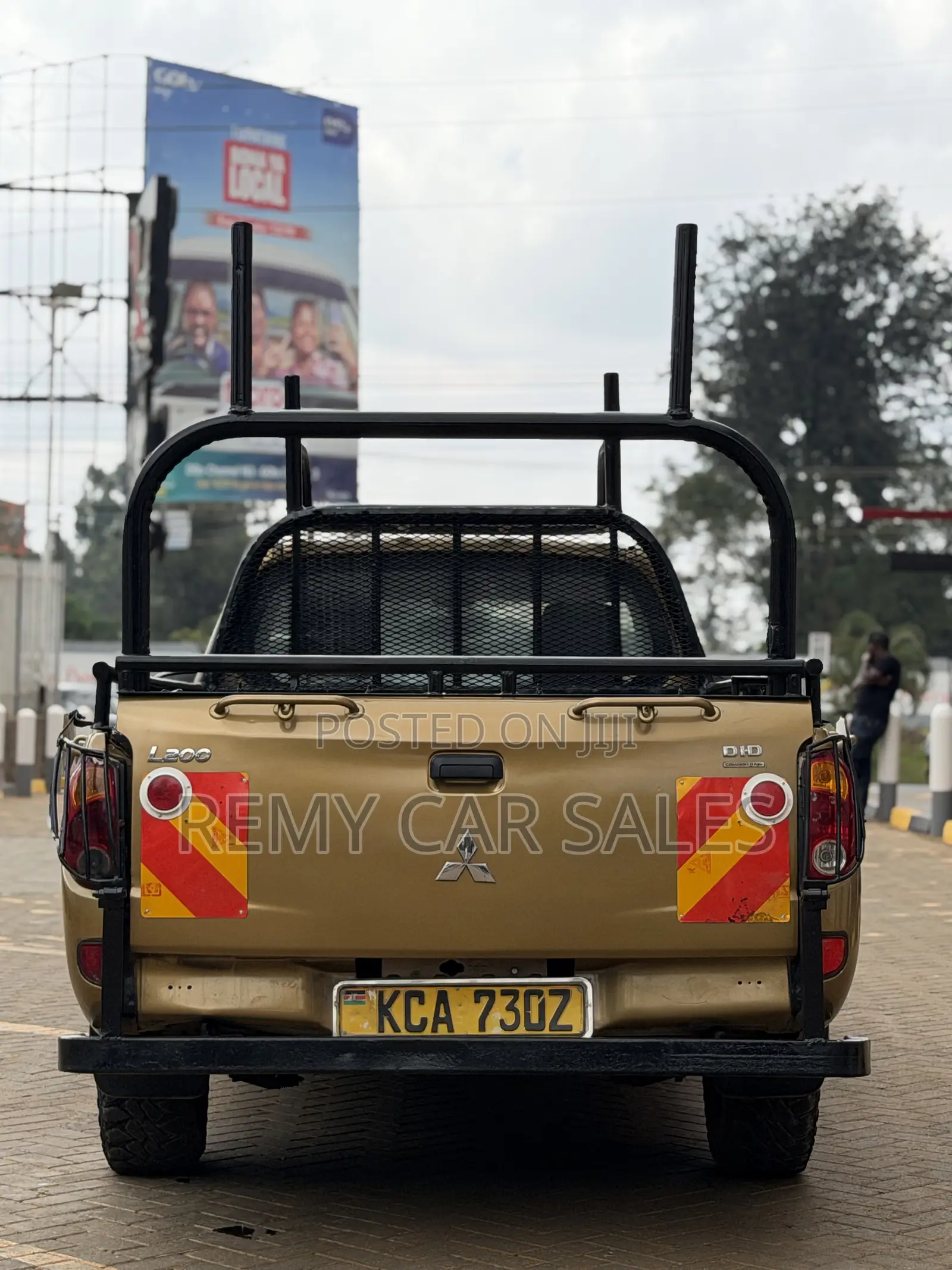 Mitsubishi L200 2012 Gold