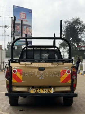 Mitsubishi L200 2012 Gold
