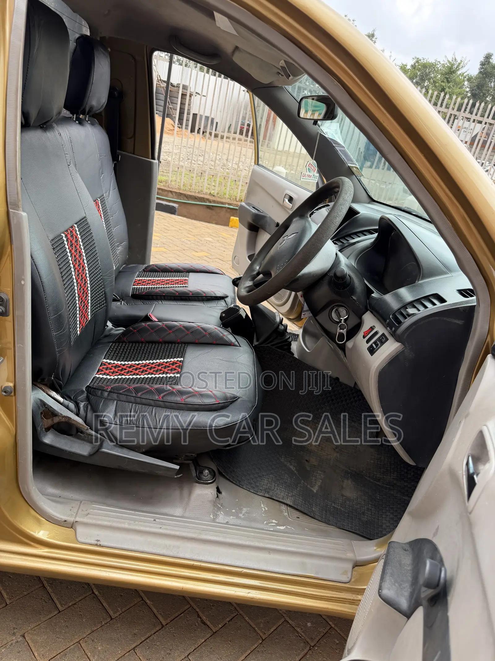 Mitsubishi L200 2012 Gold