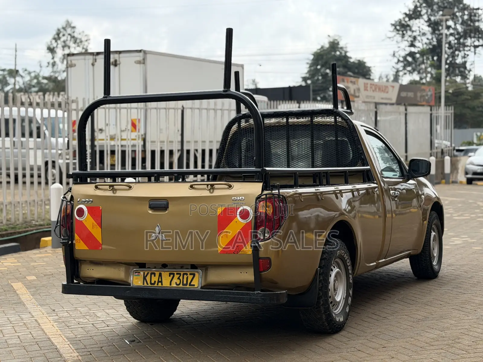 Mitsubishi L200 2012 Gold