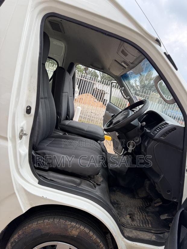 Toyota HiAce 2019 Black - thumbnail 7