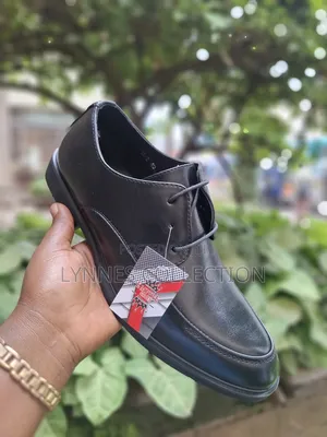 All-Black Low-Cut Shoes • Smart Casual Footwear