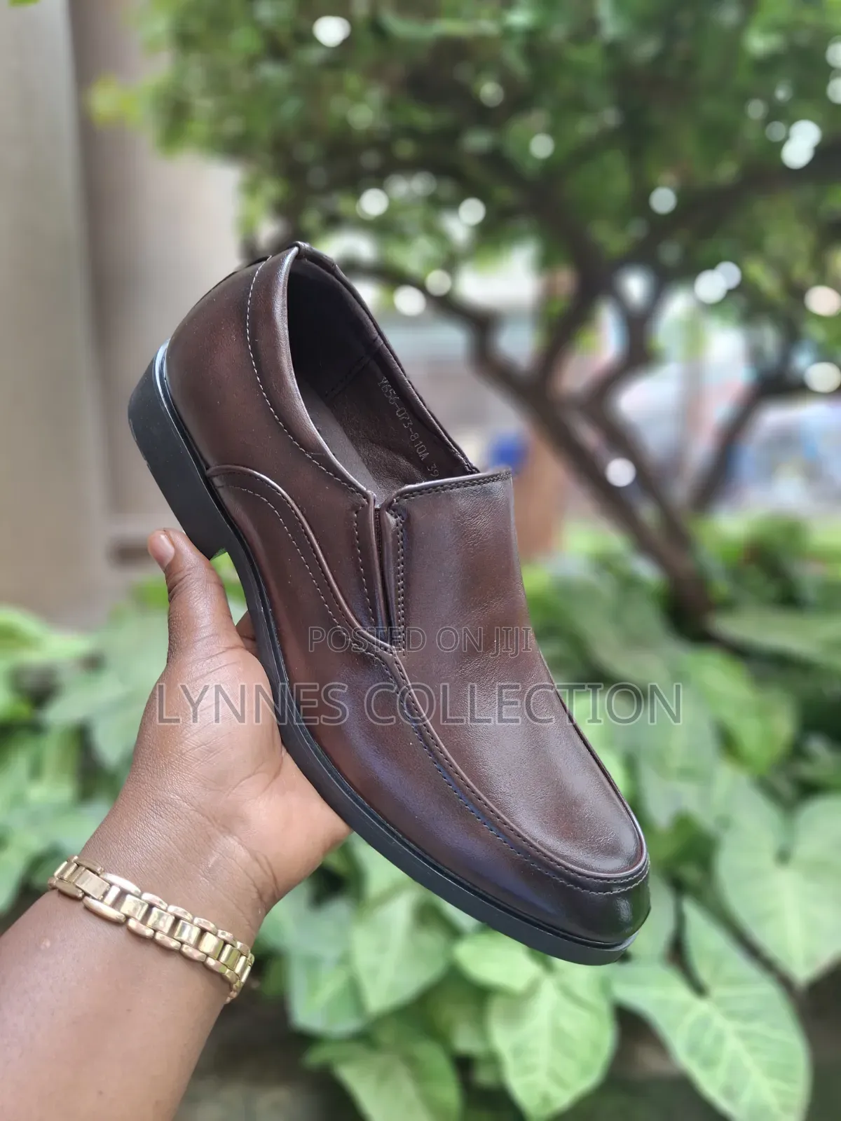 Plain Brown Low-Cut Shoes • Classic Casual Footwear