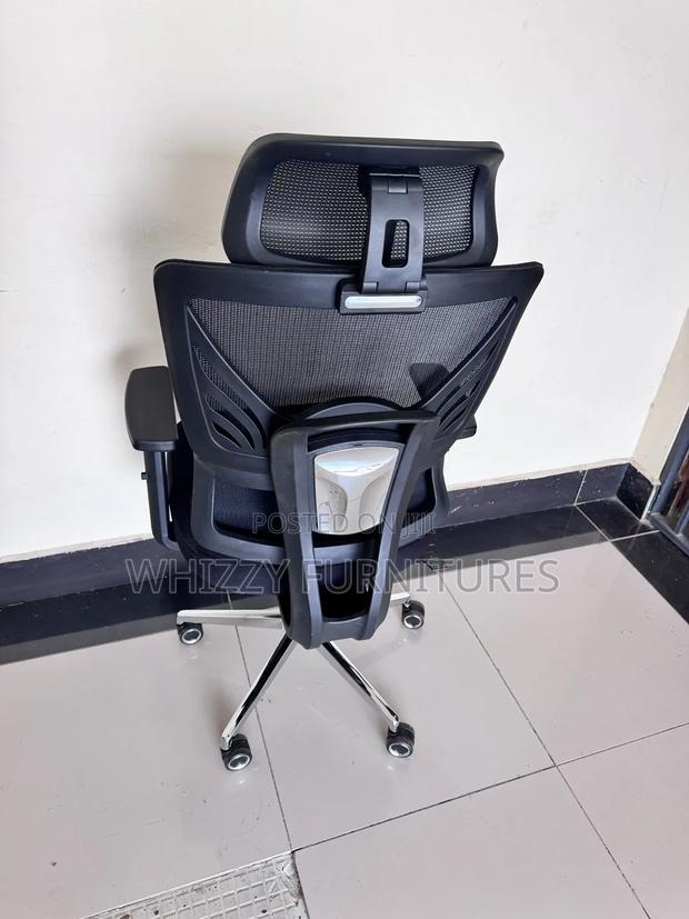 Executive Chair With Headrest - thumbnail 2