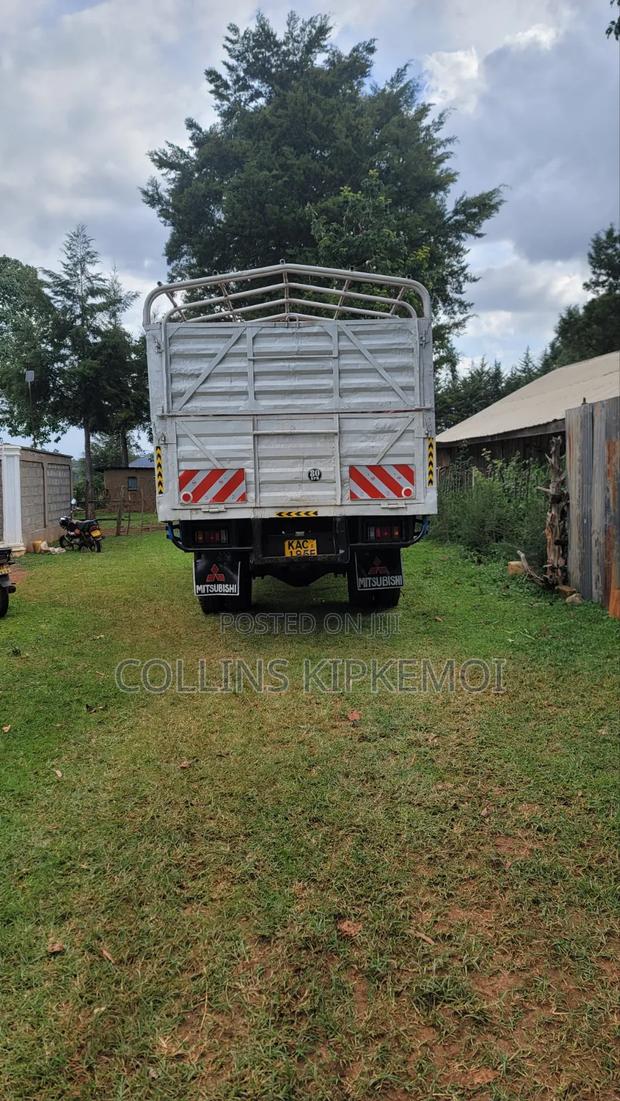 Mitsubishi Fuso 1992 White - thumbnail 4
