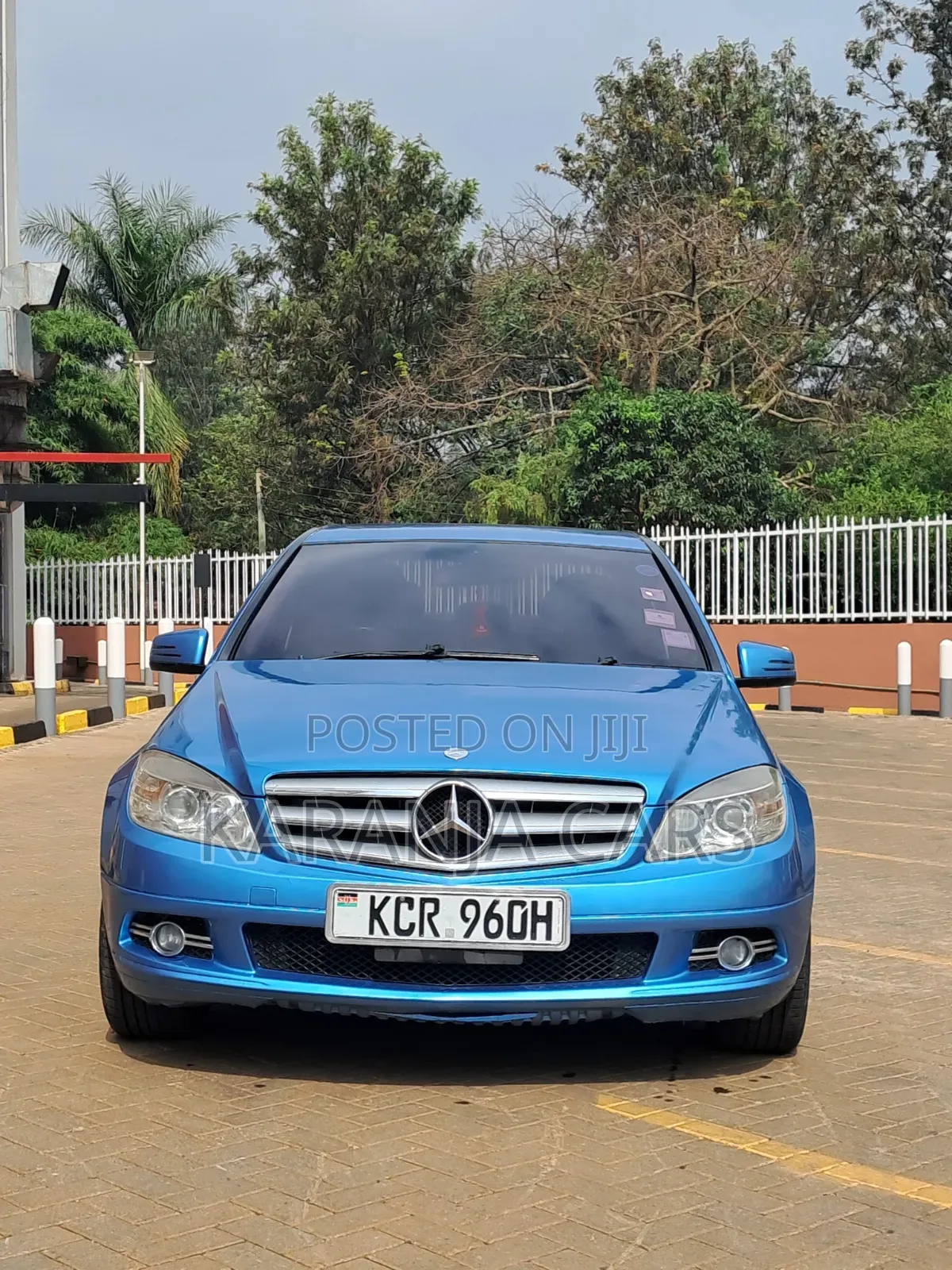 Mercedes-Benz C200 2011 Blue