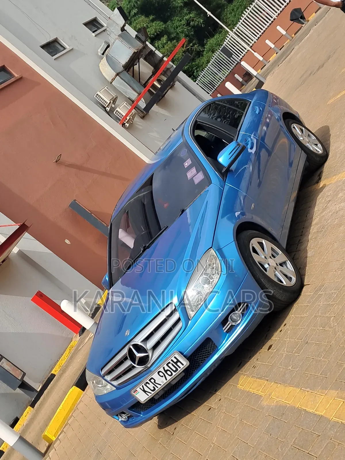 Mercedes-Benz C200 2011 Blue