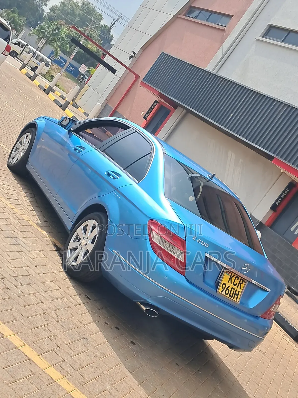 Mercedes-Benz C200 2011 Blue