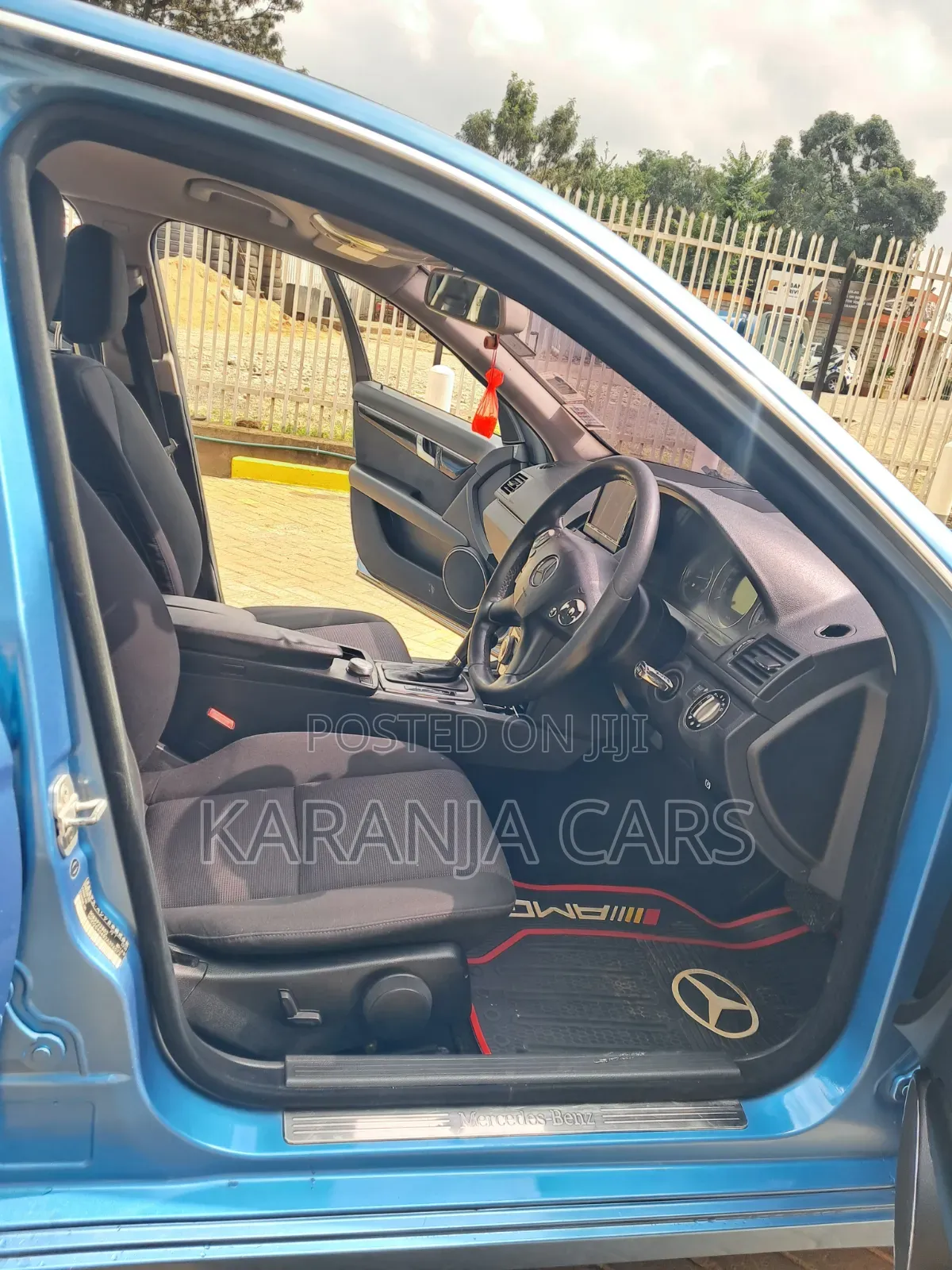 Mercedes-Benz C200 2011 Blue