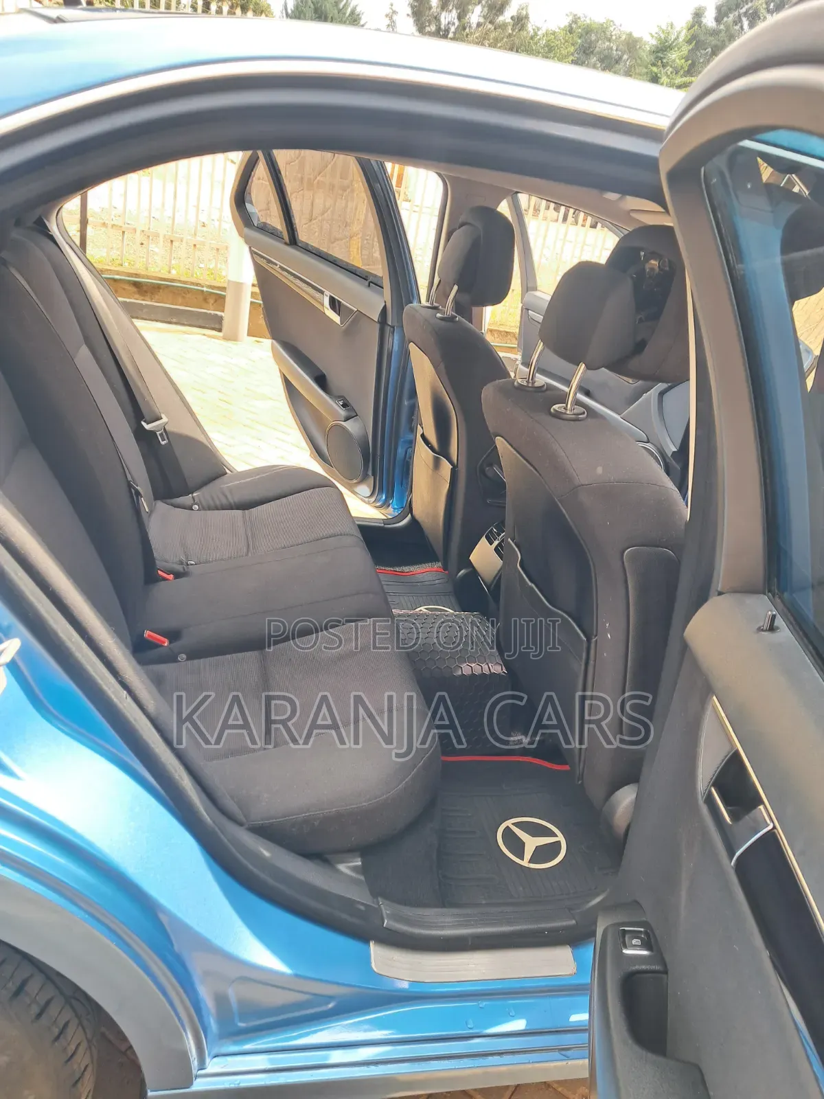 Mercedes-Benz C200 2011 Blue