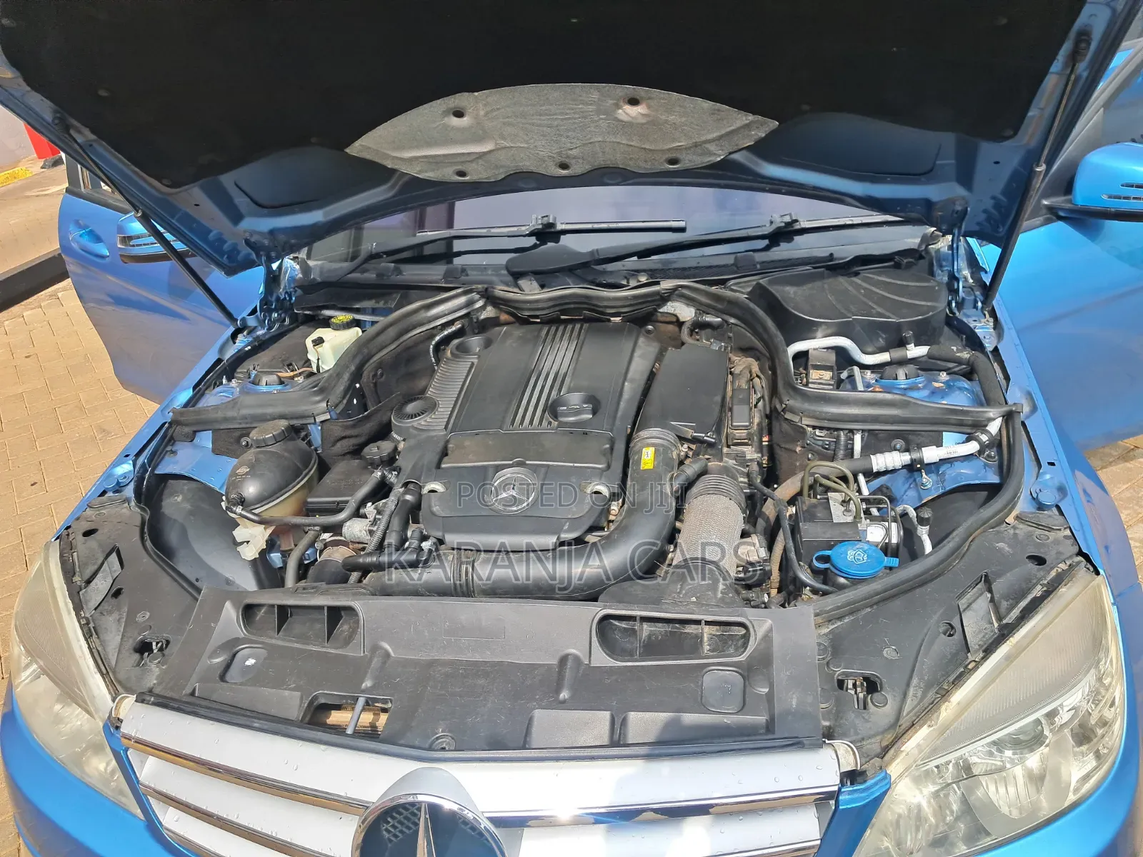 Mercedes-Benz C200 2011 Blue