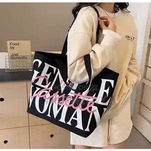 Design Handbags for the Ladies