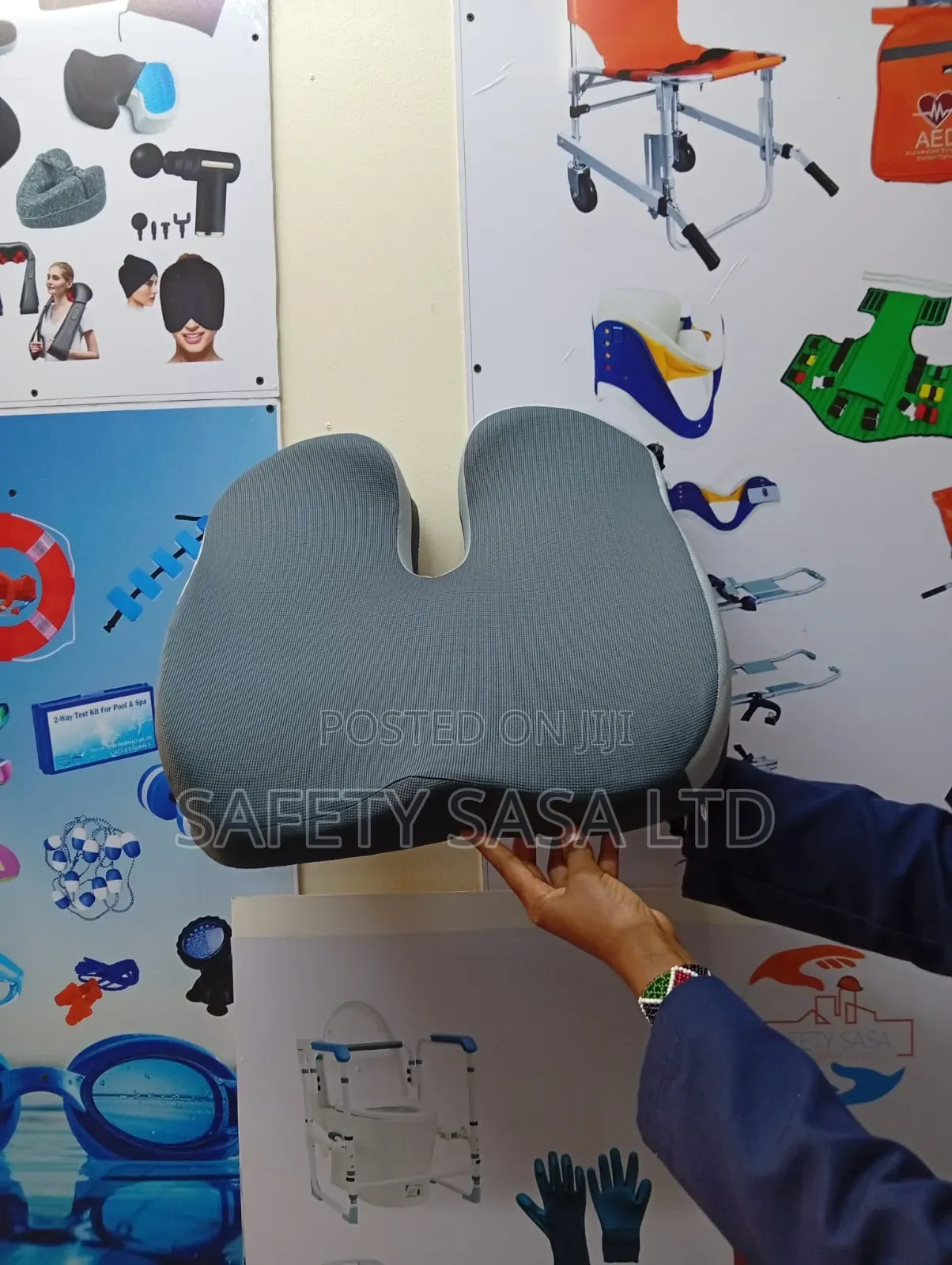 Orthopedic Seat Cushion With a Handle