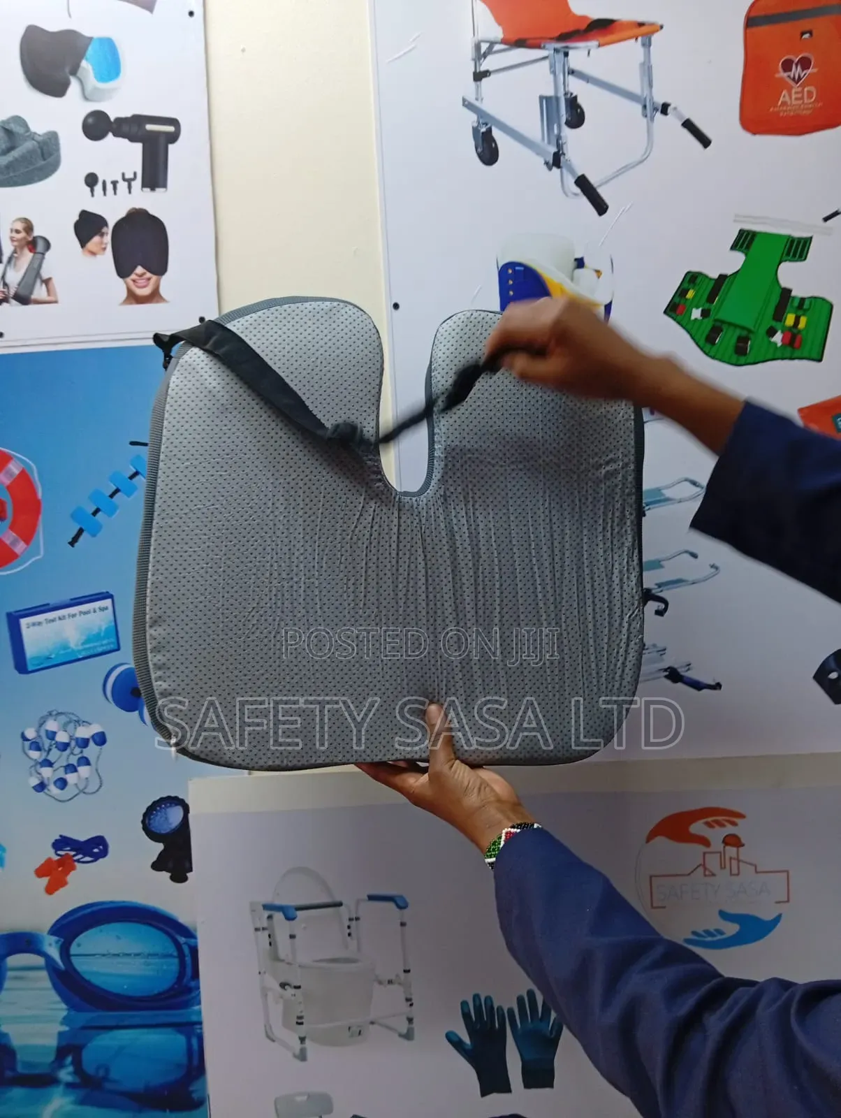 Orthopedic Seat Cushion With a Handle