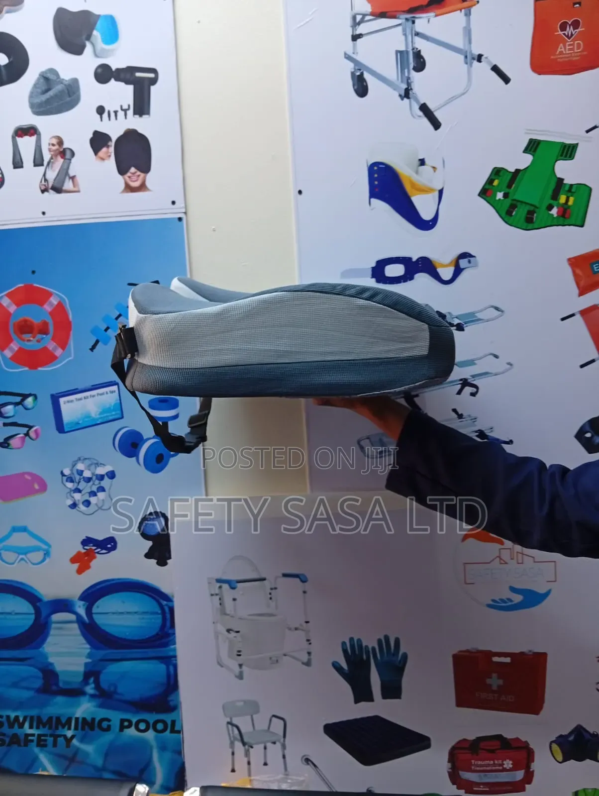 Orthopedic Seat Cushion With a Handle