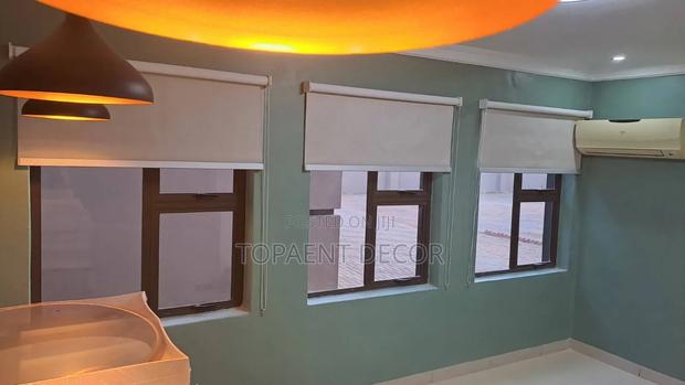 Make Privacy Look Elegant With Horizontal Office Window Roller Blinds - main view