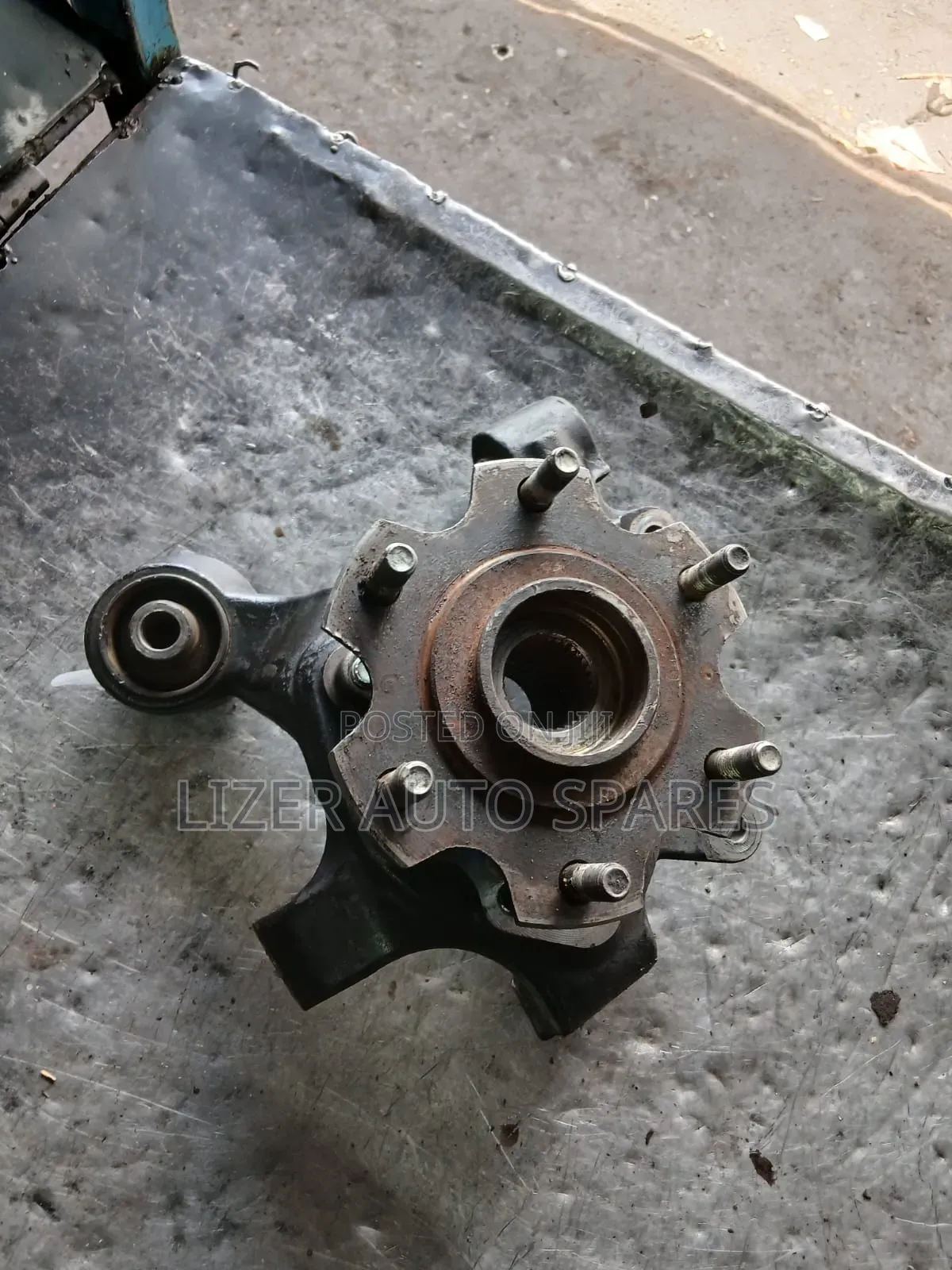 Rear Hub Pajero