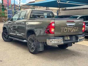 Toyota Hilux 2020 Ivory
