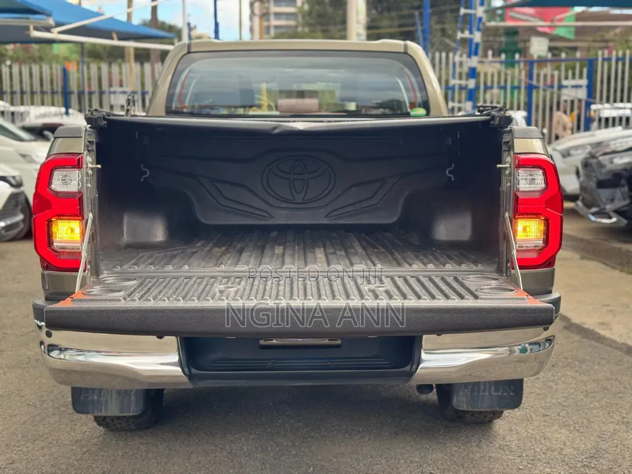 Toyota Hilux 2020 Ivory
