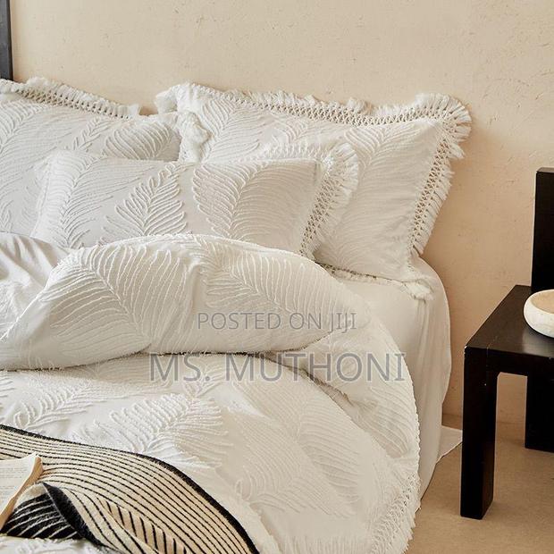 King Size Premium 4-Piece Duvet Cover Set - thumbnail 3