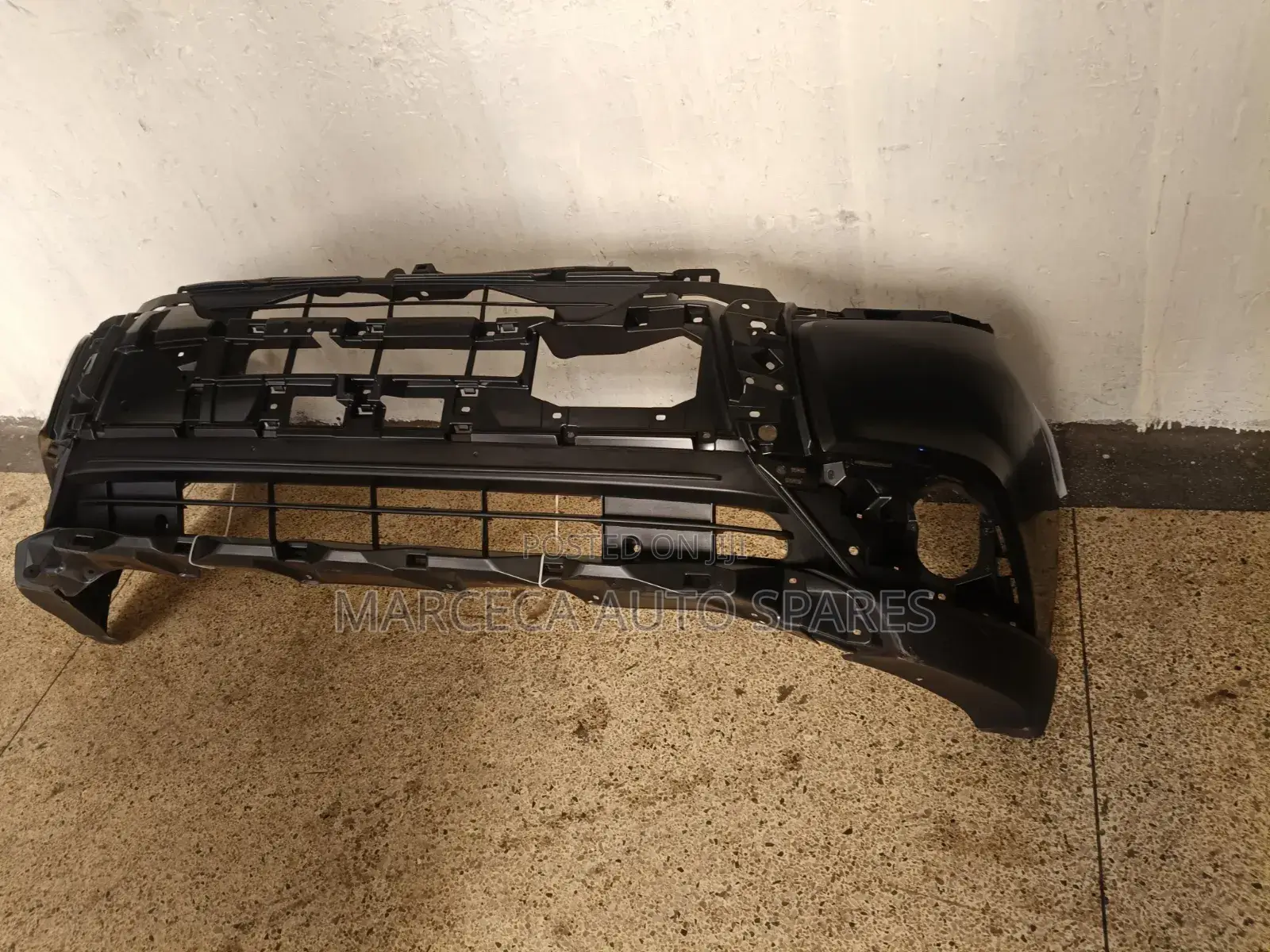 Bumper She'll for Mistrubishi Outlander 2018 Model.