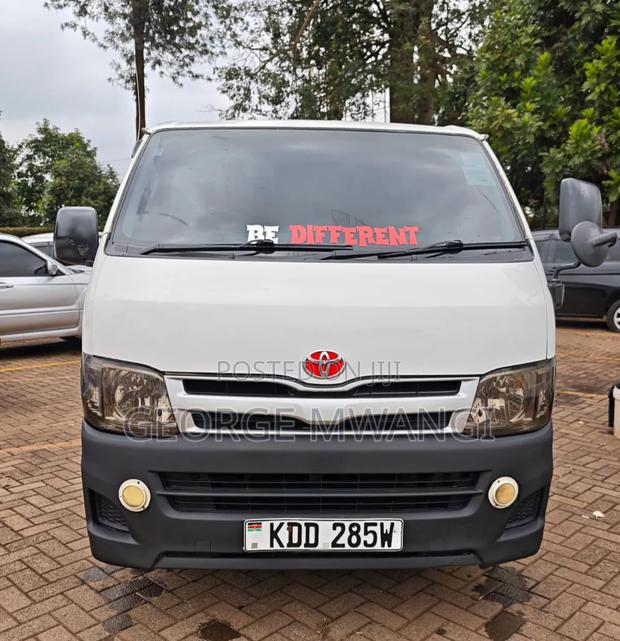 Toyota HiAce 2013 White