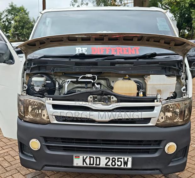 Toyota HiAce 2013 White - thumbnail 3