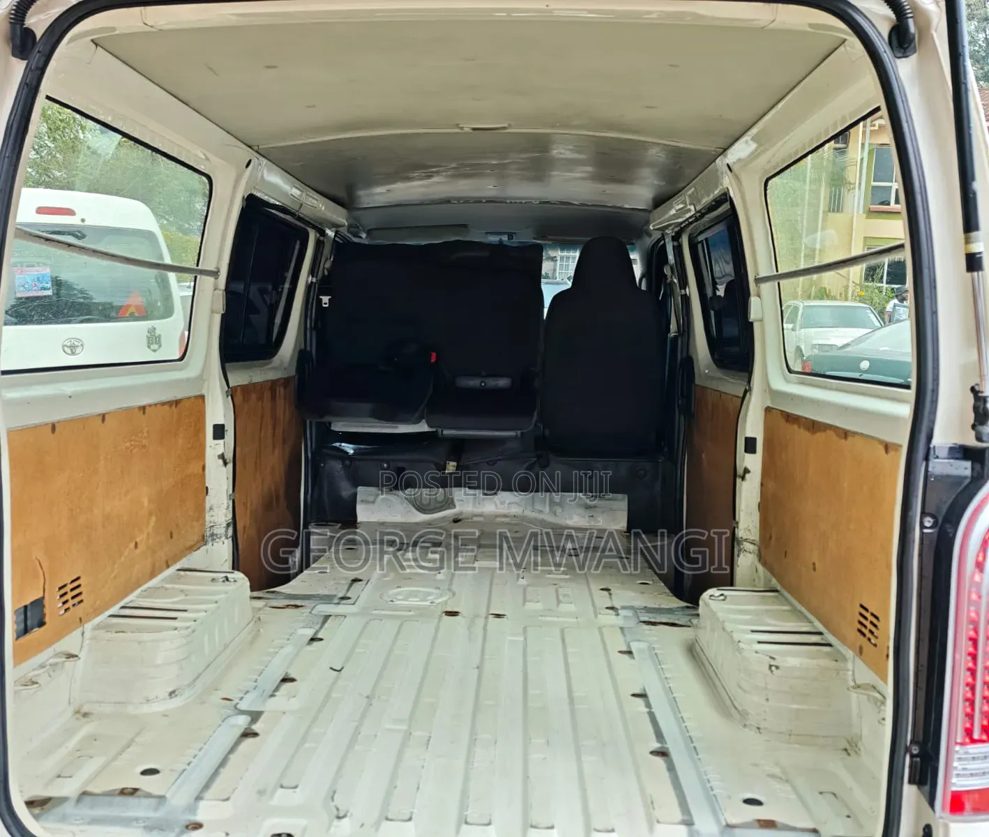 Toyota HiAce 2013 White