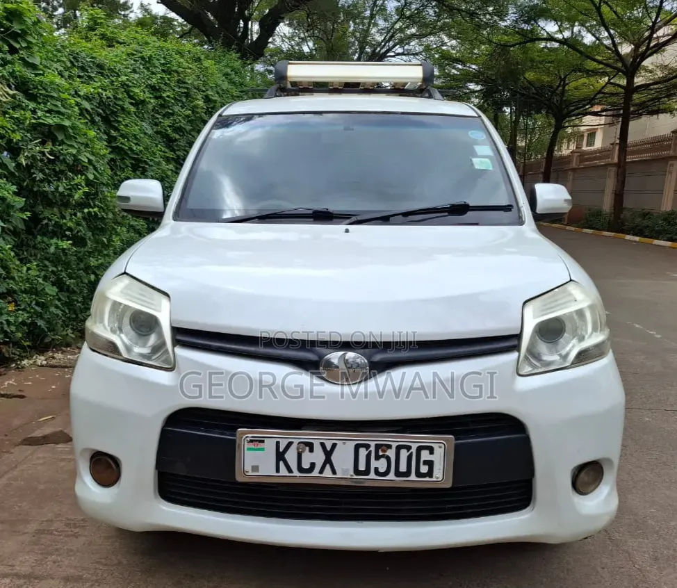 Toyota Sienta 2012 White