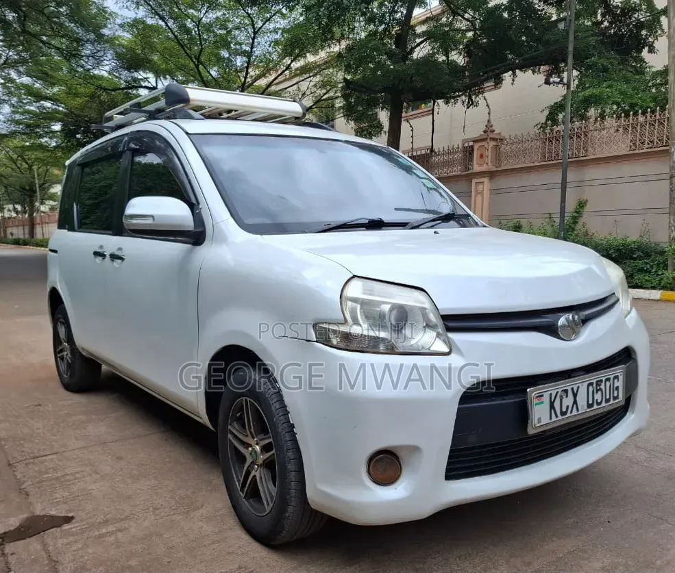 Toyota Sienta 2012 White