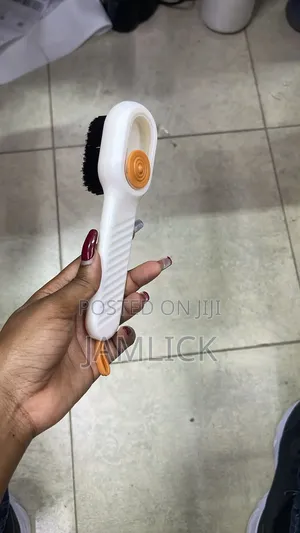 Shoe Brush With Soap Pump - Ny