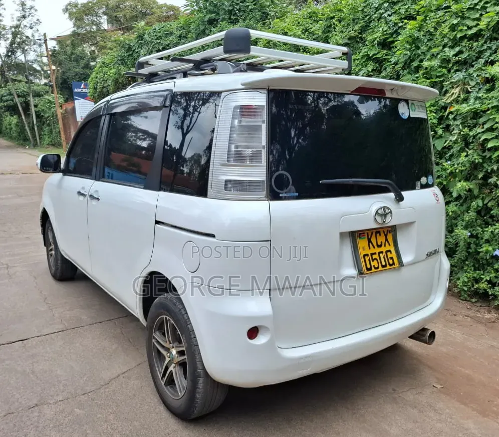 Toyota Sienta 2012 White