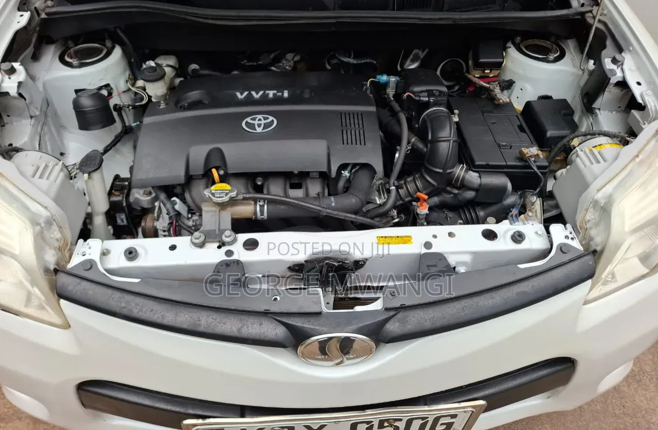 Toyota Sienta 2012 White