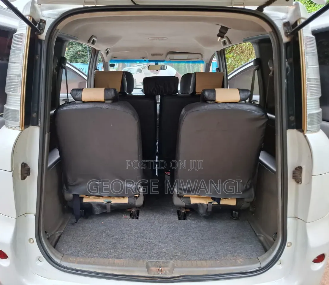 Toyota Sienta 2012 White