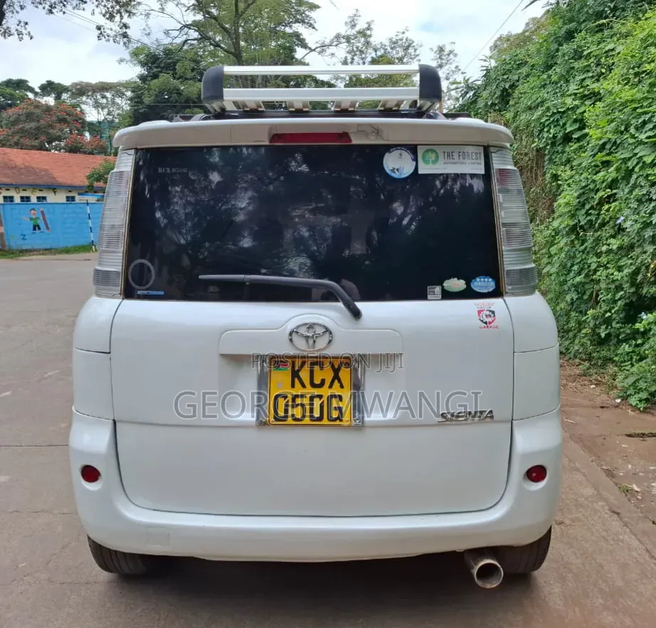 Toyota Sienta 2012 White