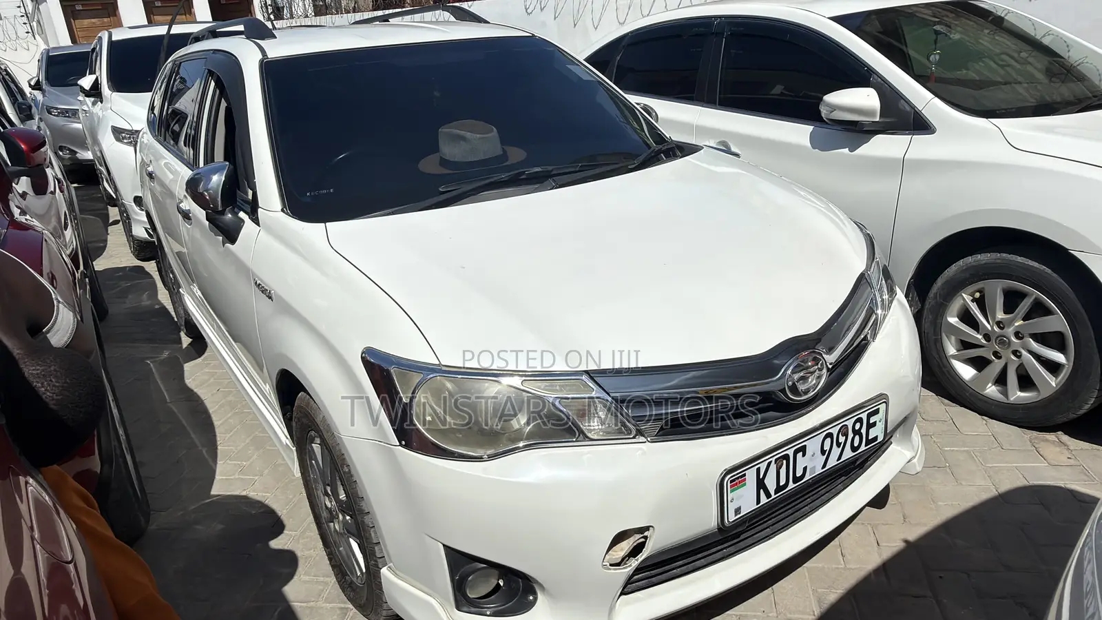 Toyota Corolla Fielder 1.5 Hybrid FWD 2015 White