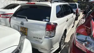 Toyota Corolla Fielder 1.5 Hybrid FWD 2015 White