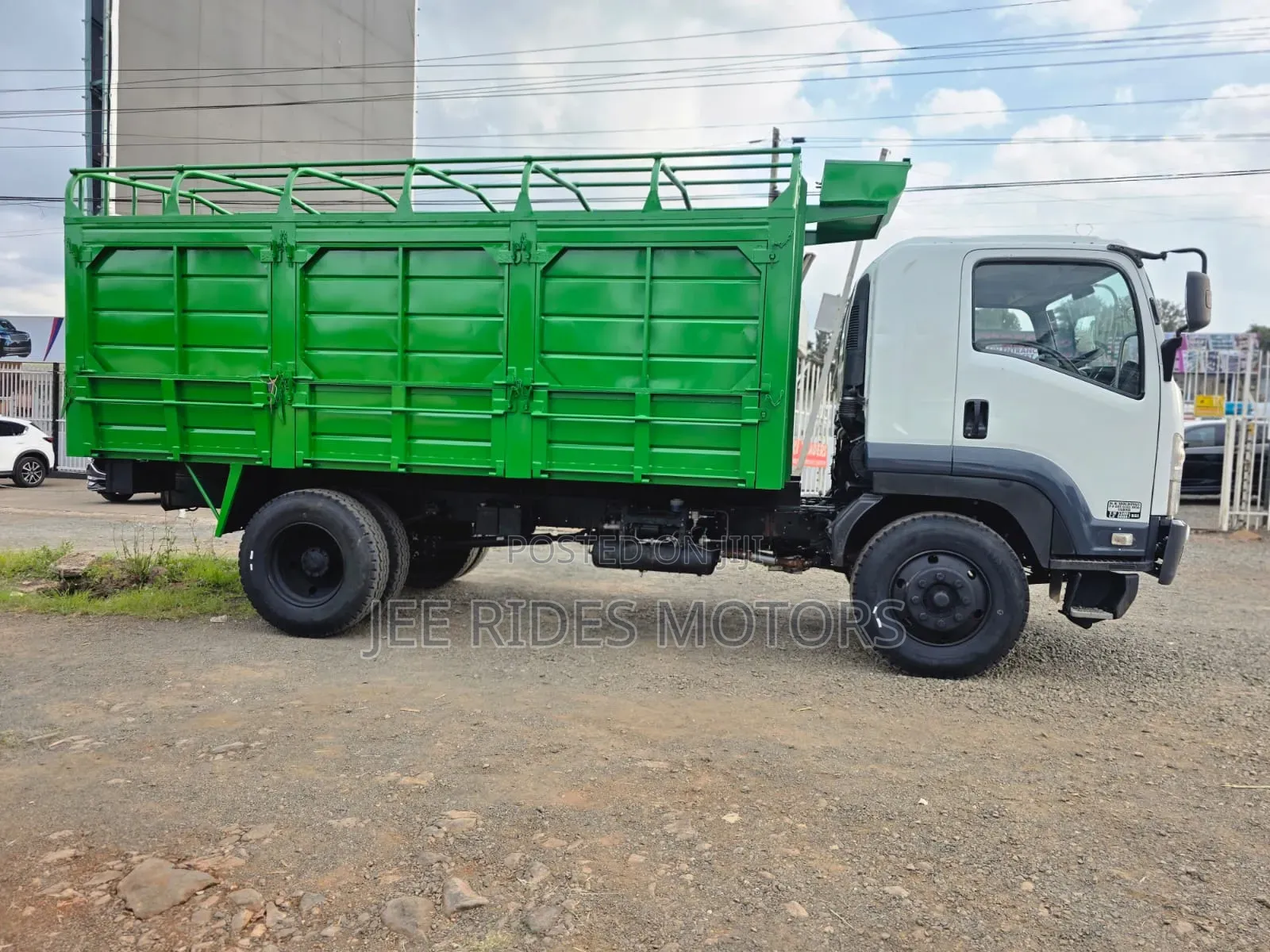 Isyzu FTR 2021 White