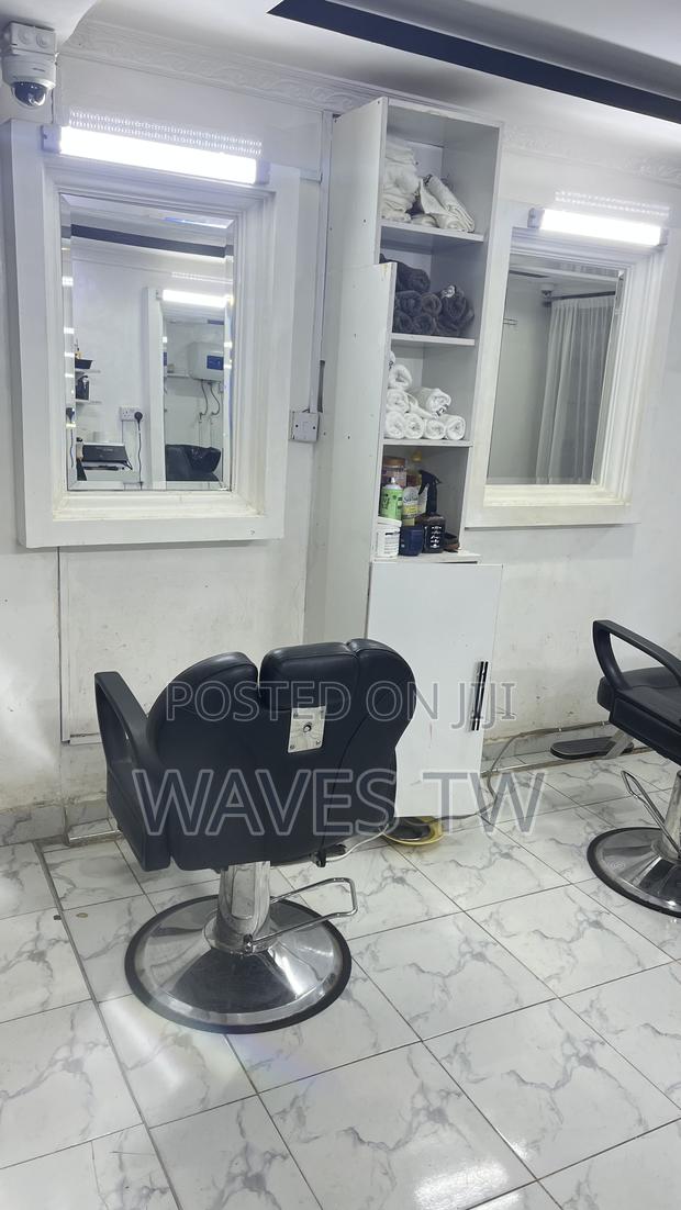 The Waves Barbershop Spa - thumbnail 5