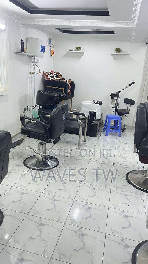 The Waves Barbershop Spa - thumbnail 4