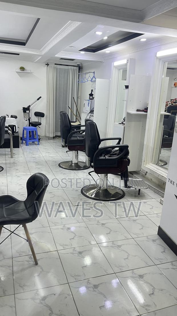 The Waves Barbershop Spa - thumbnail 2