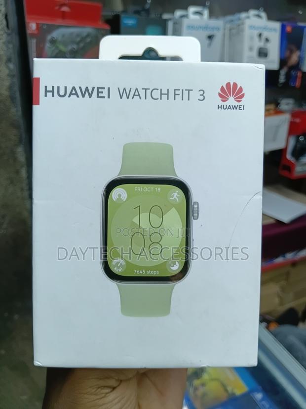 This Is a Huawei Watch Fit 3 With a Green Strap. - thumbnail 3