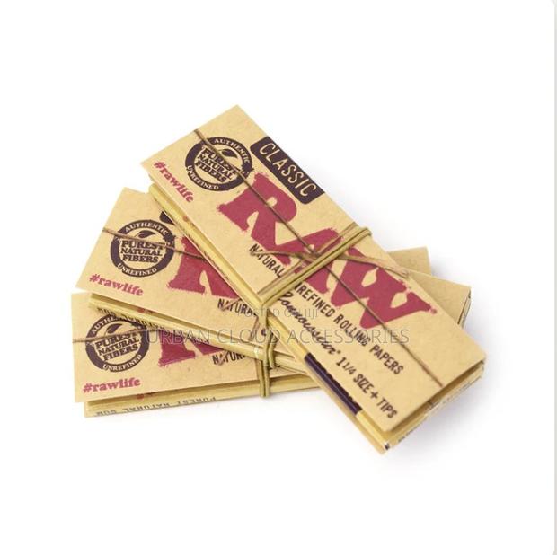 Raw Connoisseur 1 1⁄4 Medium Size Rolling Papers + Tips( Full Box)