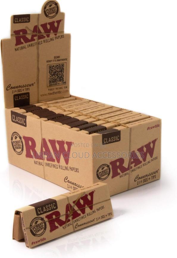 Raw Connoisseur 1 1⁄4 Medium Size Rolling Papers + Tips( Full Box) - thumbnail 3