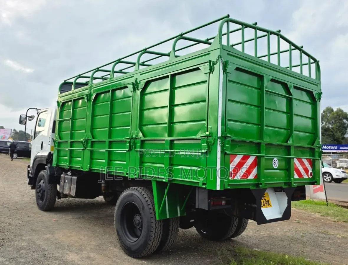 Isyzu FTR 2021 White