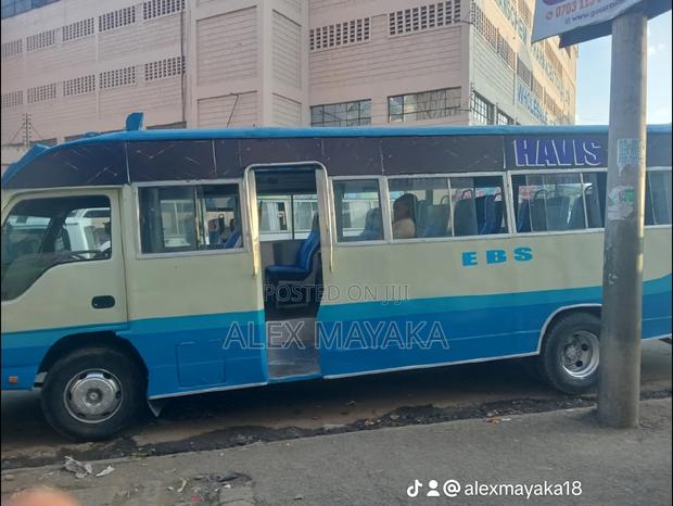 Isuzu NQR 2010 Blue - thumbnail 2