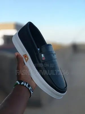 *Tommy Hilfiger*